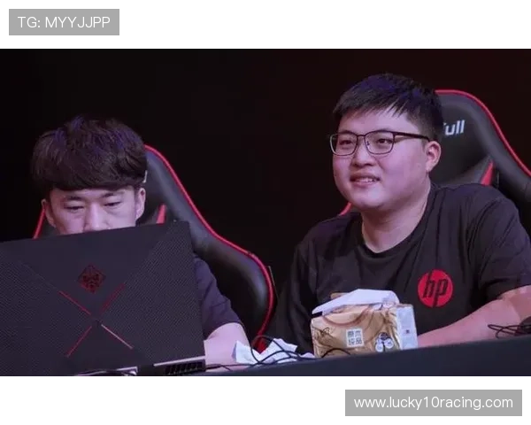 选手社交平台分享训练心得，粉丝互动助力战队人气提升